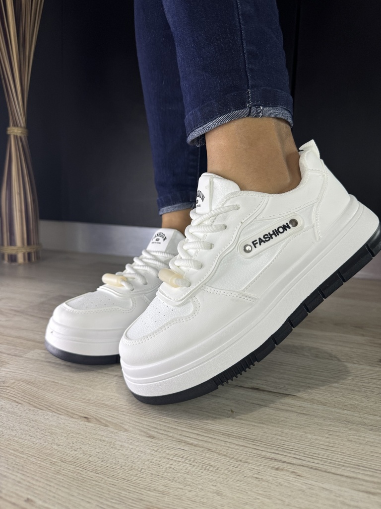 Tenis blanco suela negra aw/white
