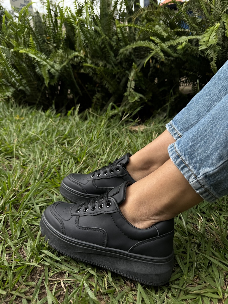 Tenis alto negro