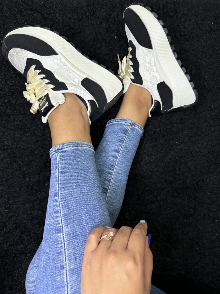 Tenis adorno rosas listón con perlitas