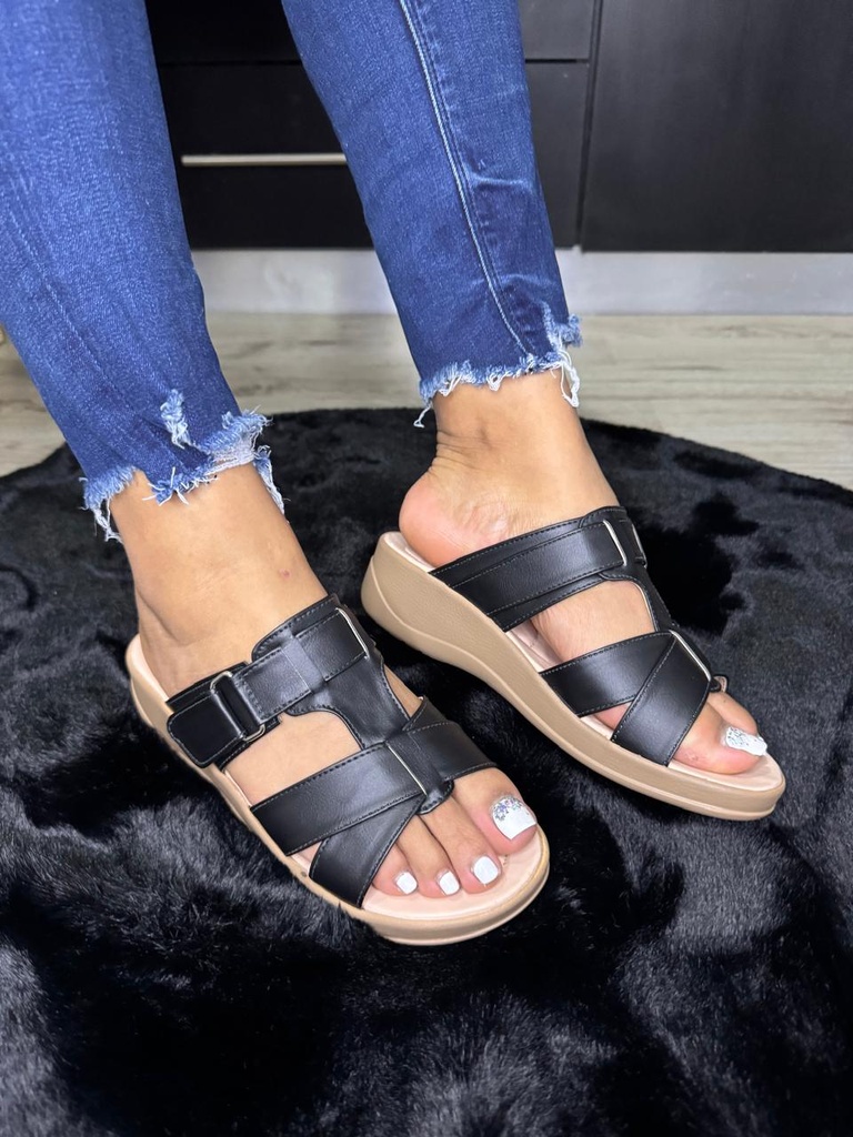 Sandalia Cruzada hebilla belcro