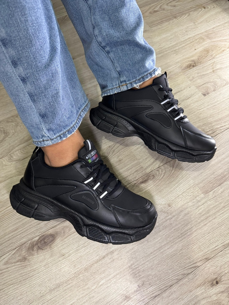 Tenis negro Fei Deng