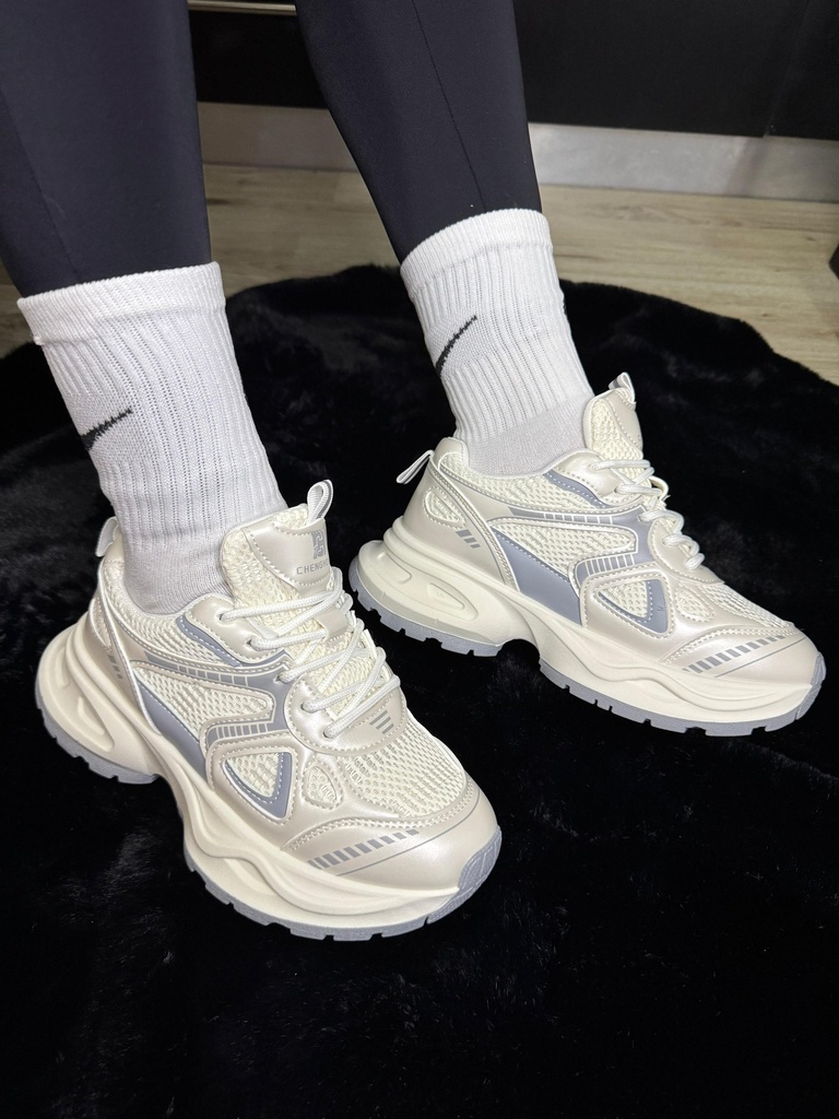 Tenis alto tres rayitas