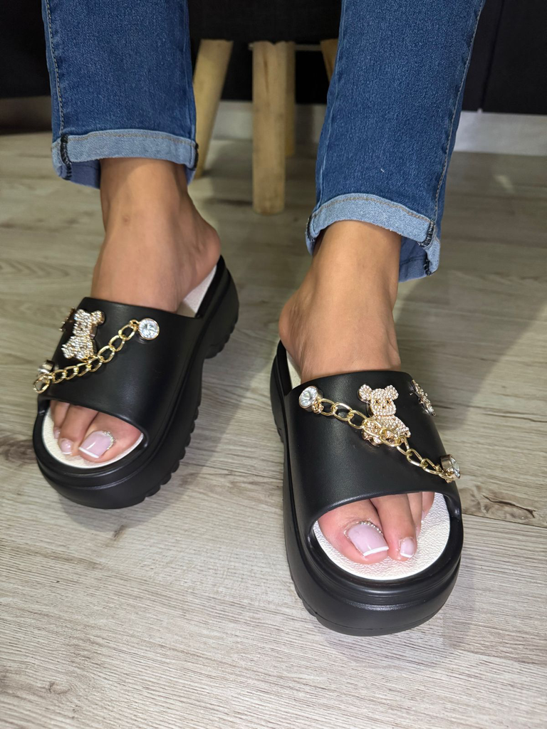 Sandalia plataforma oso cadena