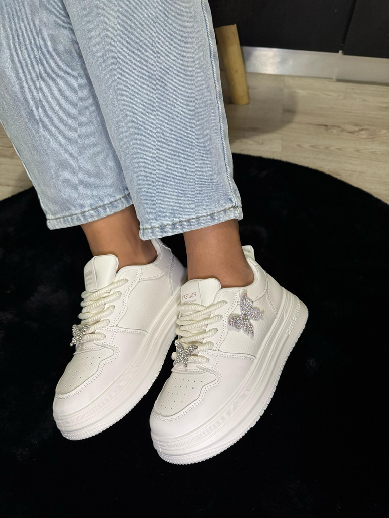 Tenis lacito 2 mariposas