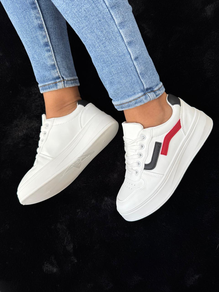 Tenis línea azul, línea roja