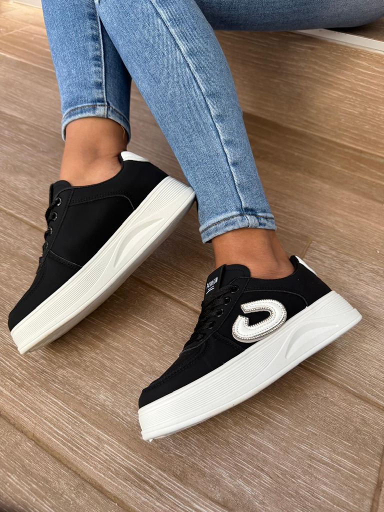 Tenis letra C perlada