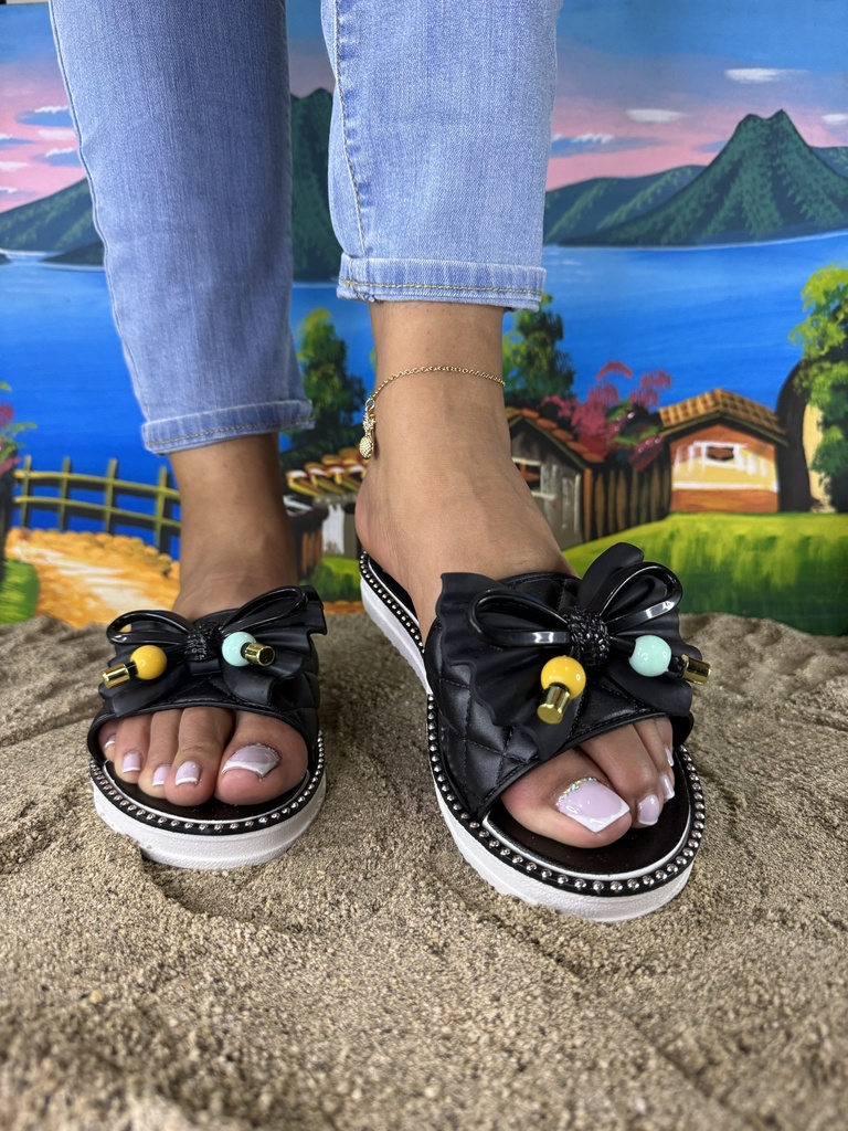 Sandalia perlitas moña