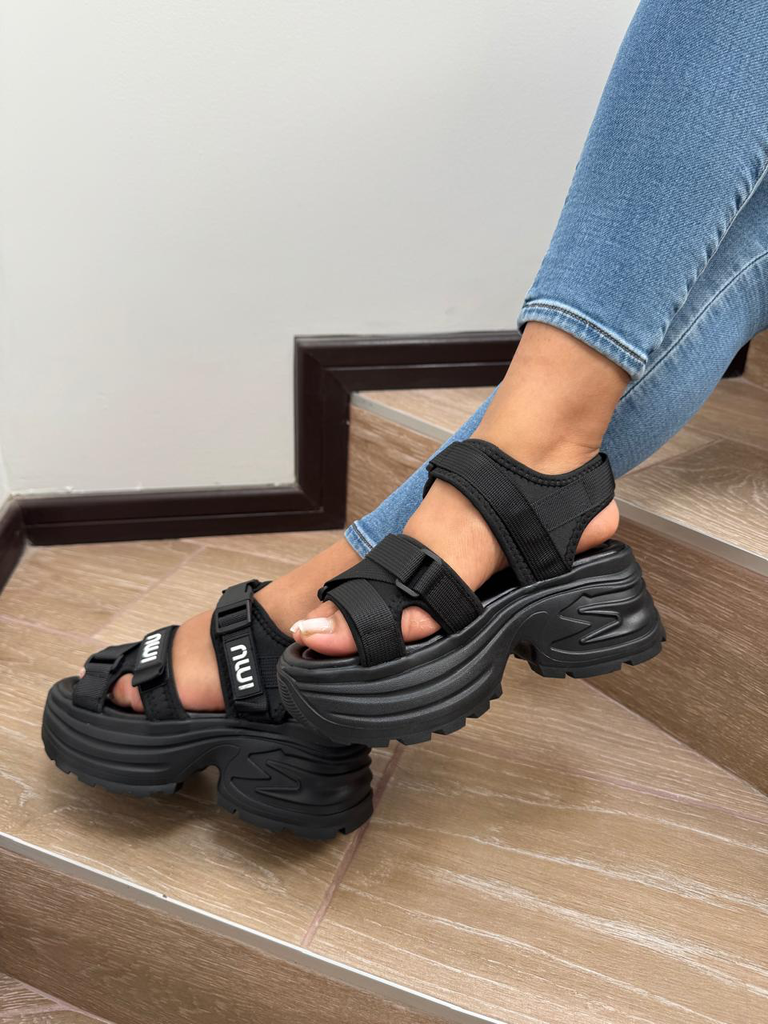 Sandalias altas NLUI
