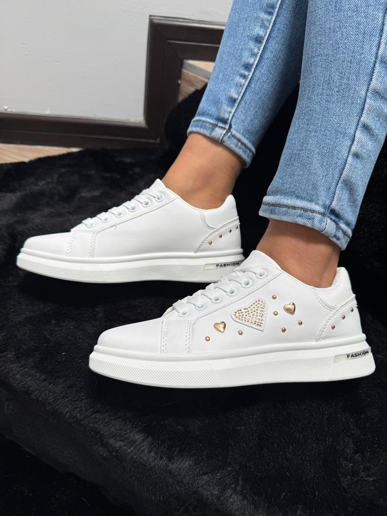 Tenis corazones dorados