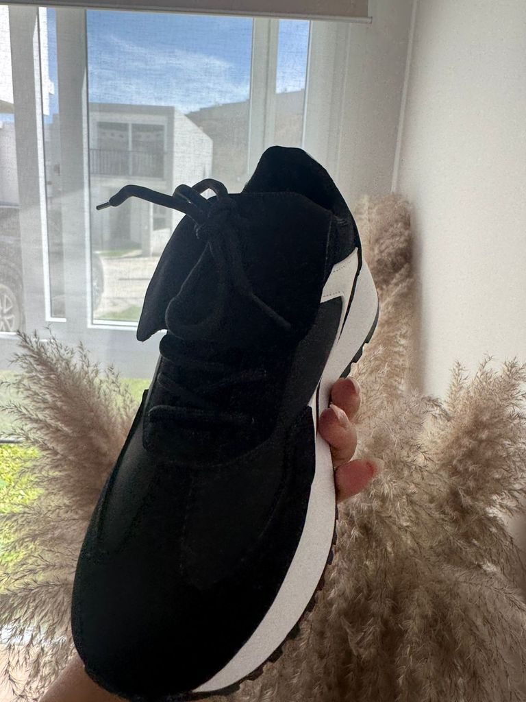 Tenis deportivo lengua larga