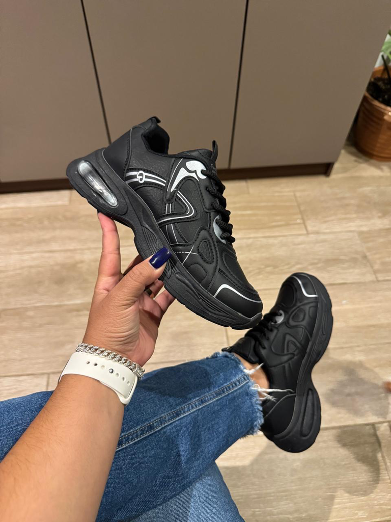 Tenis detalles plateados