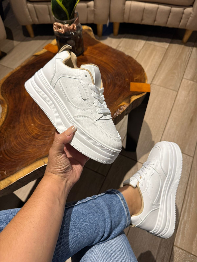Tenis plataforma suela puntitos