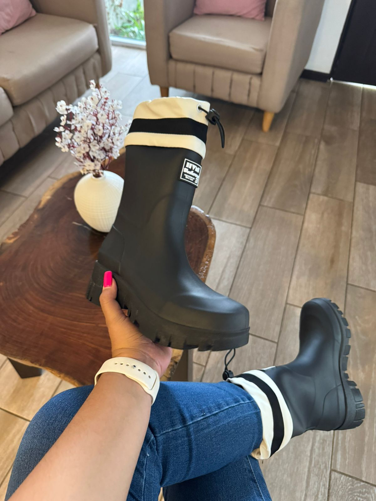 Bota alta impermeable Hami, con cordón ajustable