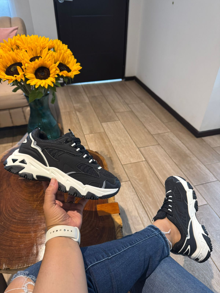 Tenis sport montaña