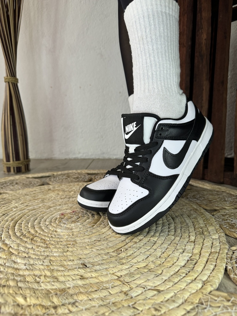 Nike panda low 