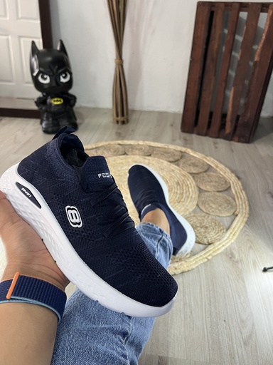 Tenis tipo calceta con cintas