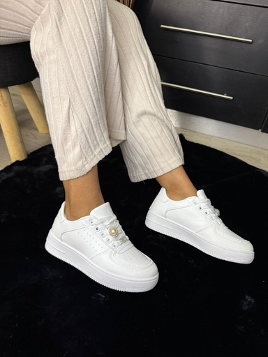 Tenis blancos adorno perla