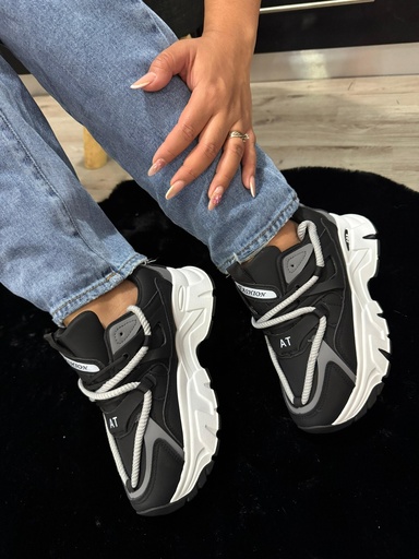 Tenis negro con blanco O&K