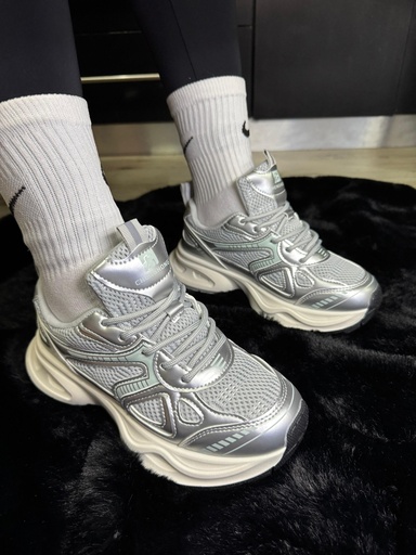 Tenis alto tres rayitas