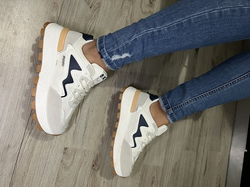 Tenis deportivo montaña