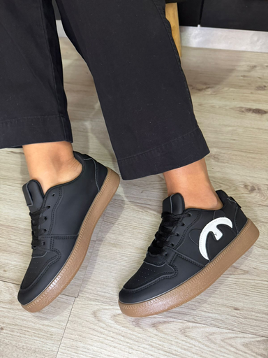 Tenis panda ojitos tapados