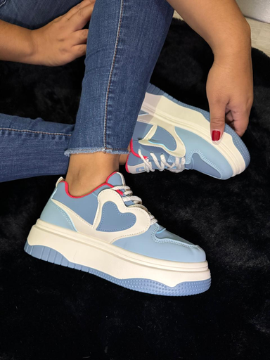 Tenis corazón azul 