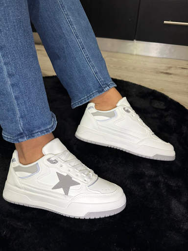Tenis bajo estrella 