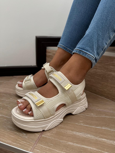 Sandalia fashion dorado