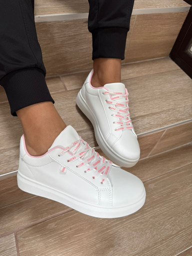Tenis bajo cinta letras rosas
