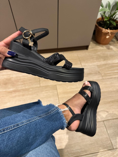 Sandalia hebilla dorada