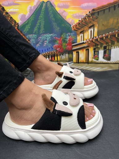 [23JW11] Pantuflas de vaquita