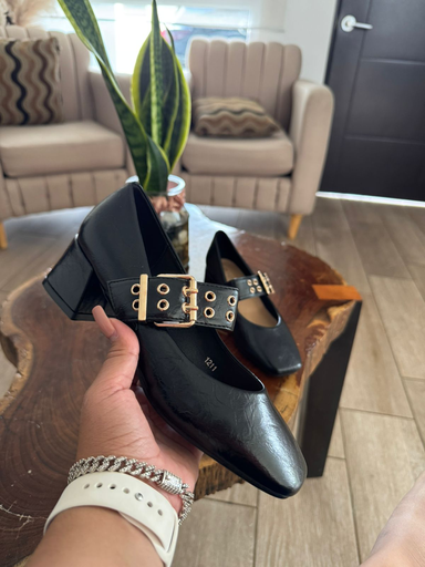 Zapatilla alta hebilla dorada