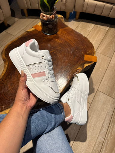 Tenis detalles dorados