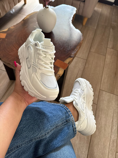 Tenis deportivo alas