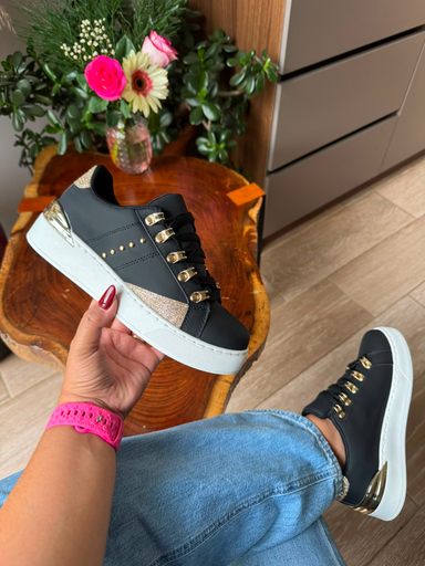Tenis puntitos dorados